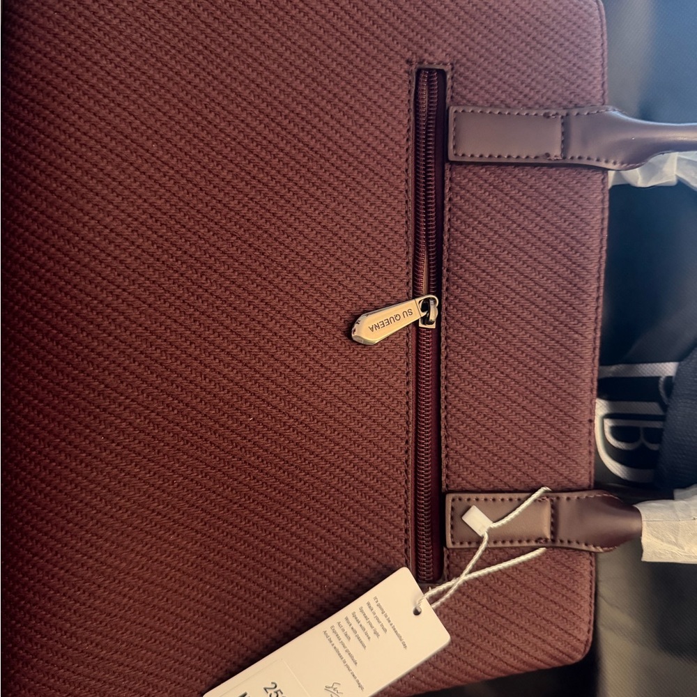 Su Queena Structured Tote Bag in Deep Burgundy - Picture 2 of 9